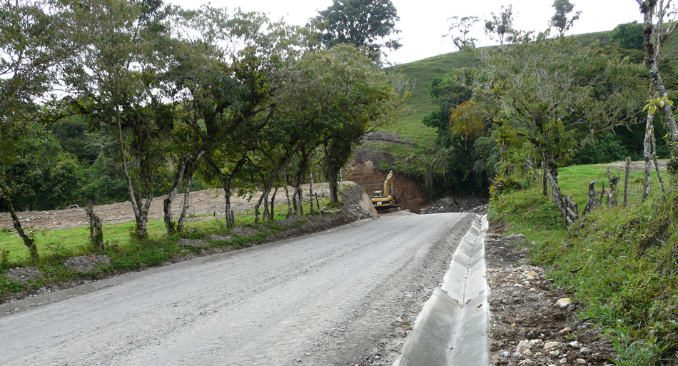 Volcan Pacifica: Down the road to the culvert, May 2008