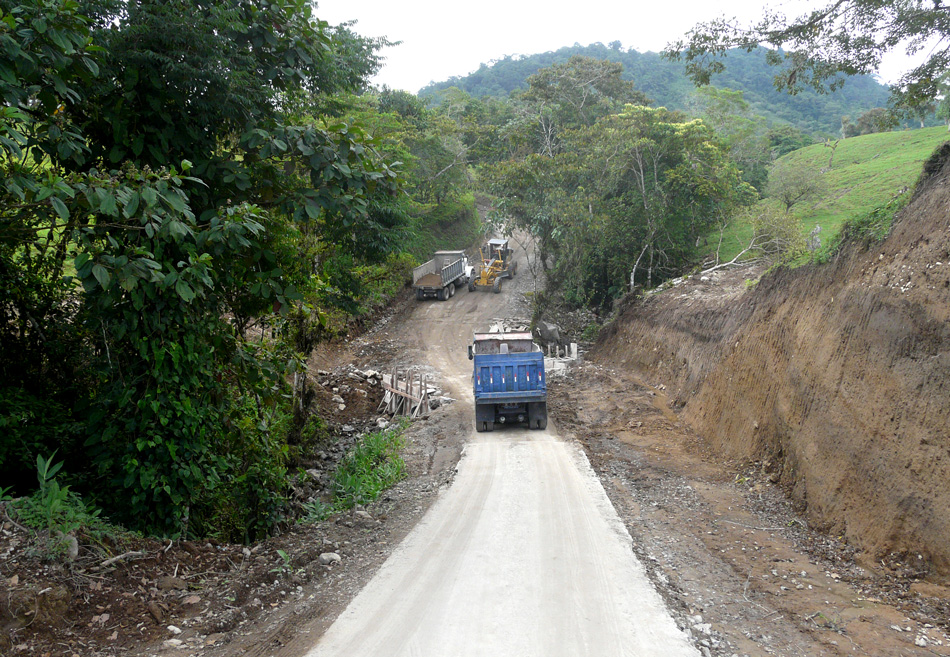 Volcan Pacifica: A view down the road to the culvert construction, May 2008.